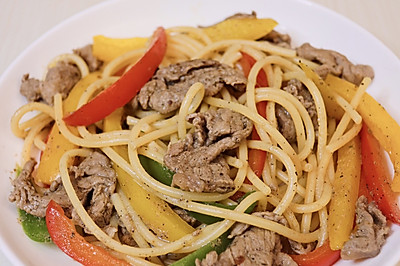 黑胡椒牛肉缤纷意大利面