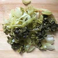 #花10分钟，做一道菜！#潮州咸酸菜香菇滚海鲈的做法图解3