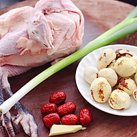 #花10分钟，做一道菜！#板栗炖土鸡汤的做法图解1