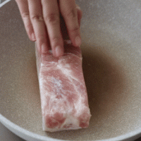 橄榄红烧欧洲猪肉的做法图解1