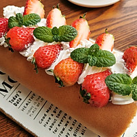 #换着花样吃早餐#春天的颜色，草莓蛋糕卷的做法图解23