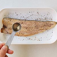 豌豆青酱意面配煎青花鱼#菜油就选外婆乡，新鲜开榨抢先尝#的做法图解2