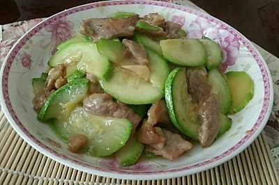 清爽快手菜:西葫芦炒肉片