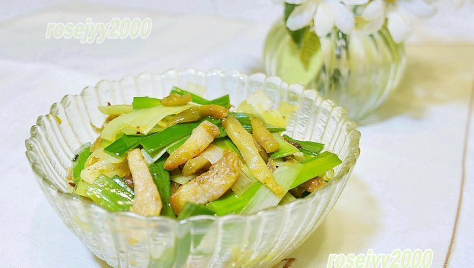 榨菜咸肉炒蒜叶