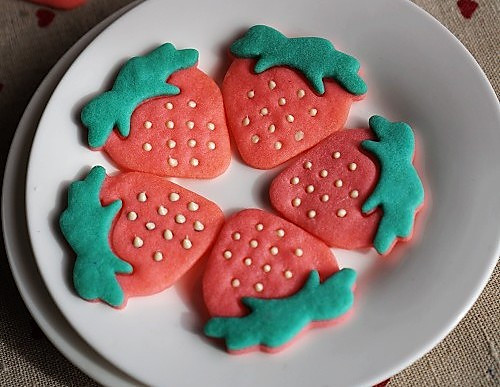 超萌的草莓饼干【拼贴饼干简单做】的做法
