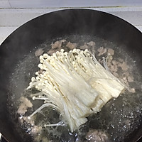 瘦肉金针菇汤的做法图解5