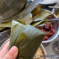 蛋黄肉粽子的做法图解8