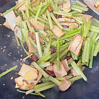 芹菜炒豆干的做法图解4