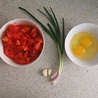 #餐桌上的春日限定#番茄鸡蛋面的做法图解1