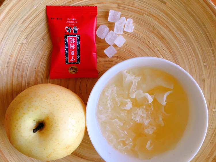仙女快手电饭锅银耳雪梨汤的做法