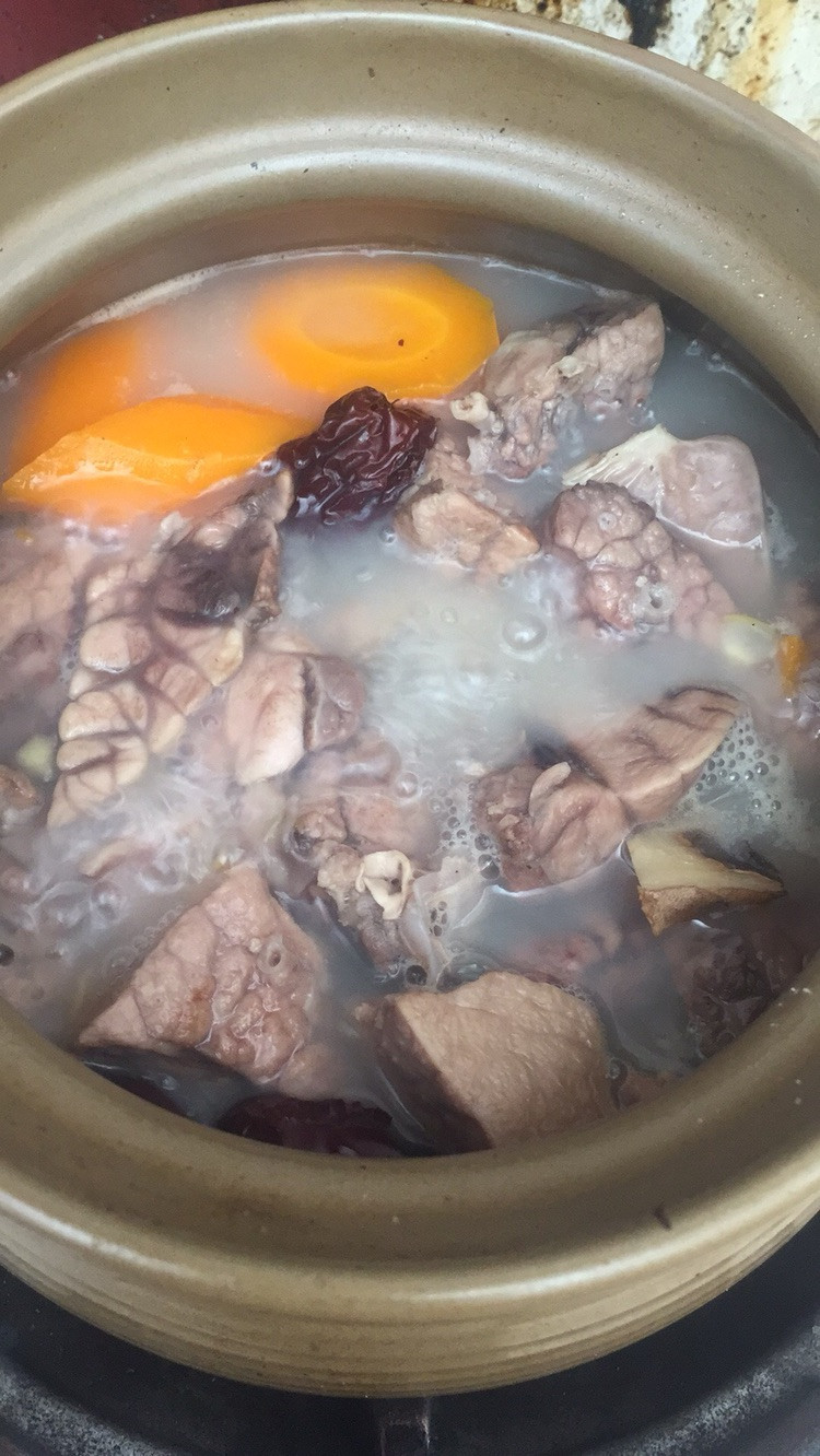 红萝卜猪肺汤的做法