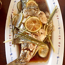 柠檬香茅蒸鲈鱼