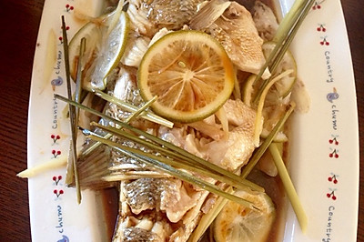 柠檬香茅蒸鲈鱼