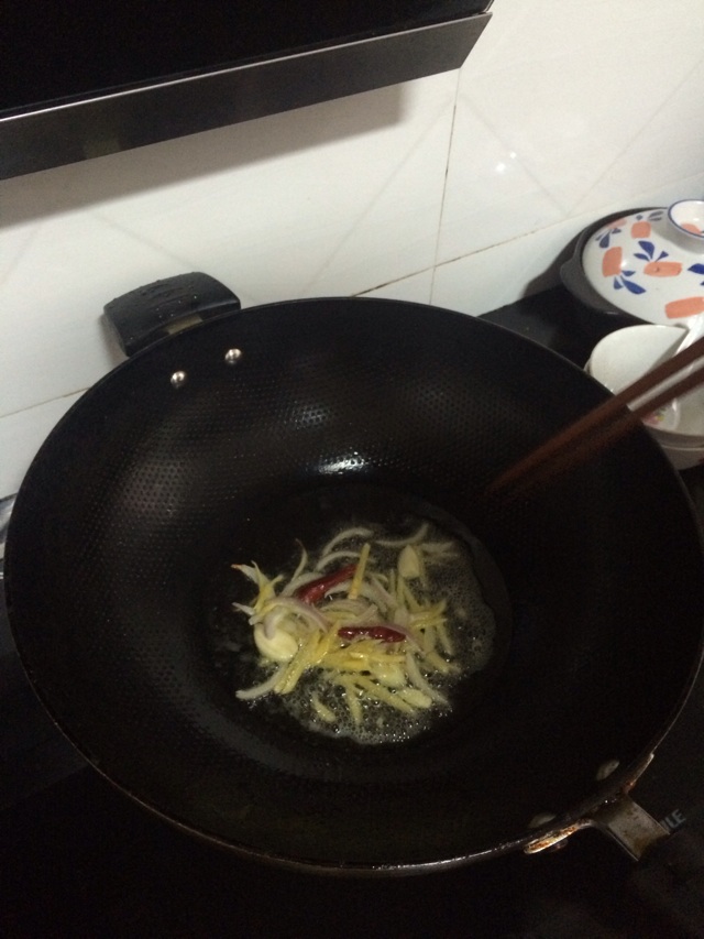 鱼头豆腐汤的做法图解2