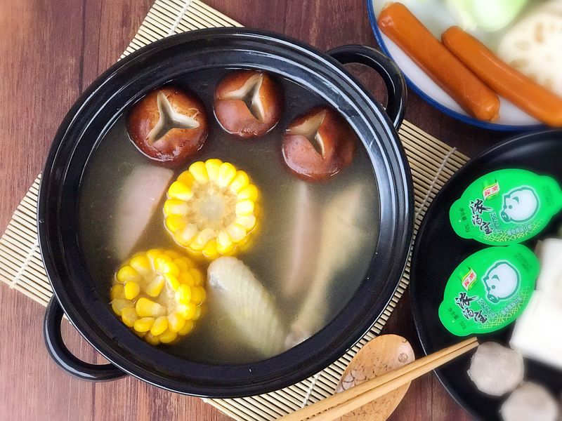 Stewed chicken soup with pear