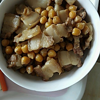 鹰嘴豆炒五花肉的做法图解2