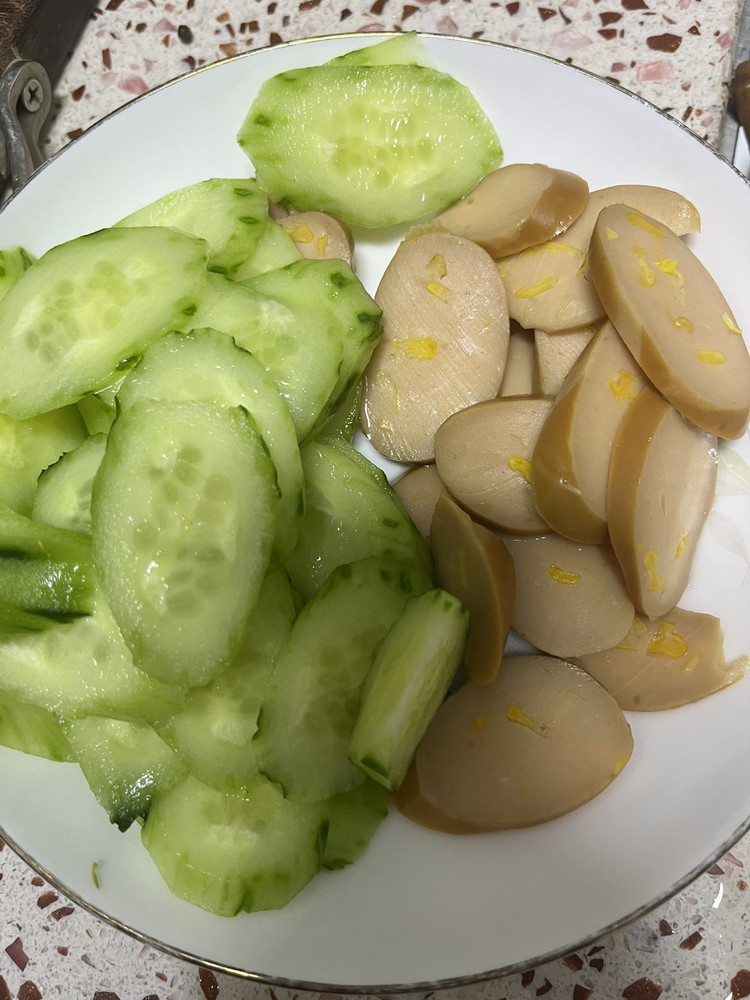 玉米火腿肠炒黄瓜的做法