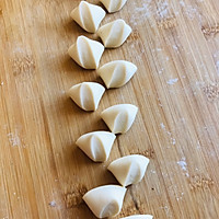 虾仁鸡蛋韭菜饺子的做法图解4