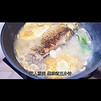 #福气年夜菜#年年有余鲫鱼豆腐汤的做法图解18