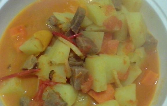 西红柿土豆炖牛腩的做法