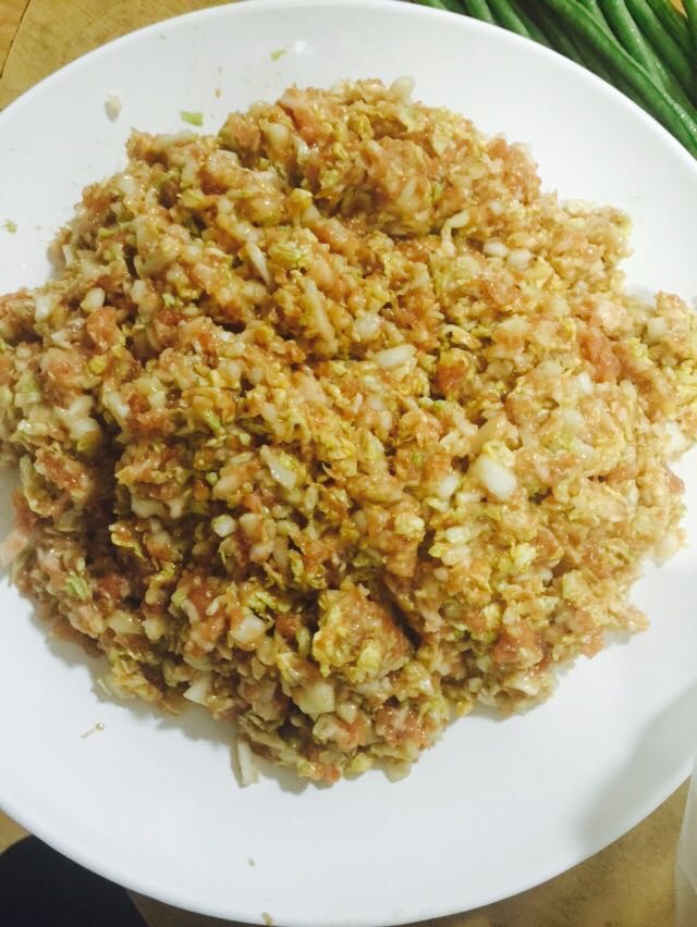 白菜猪肉馅包子的做法图解3