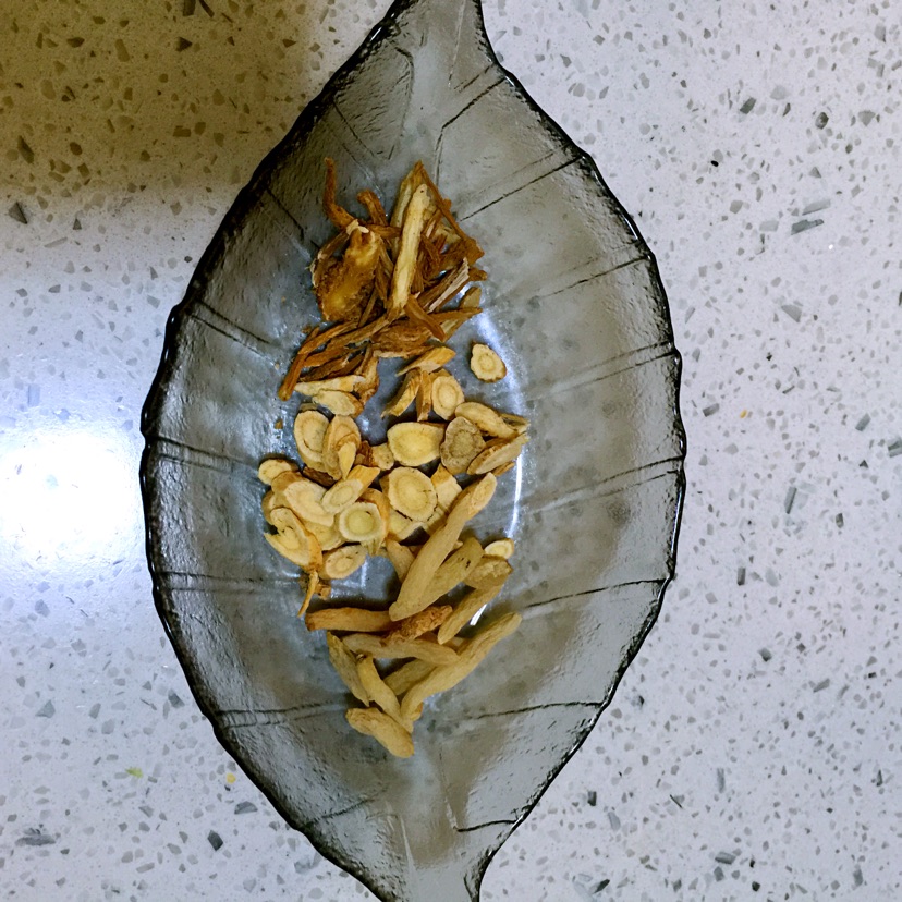 花胶乌鸡汤的做法图解2