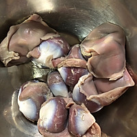 夏日下饭菜之酸豆角炒鸡胗的做法图解1