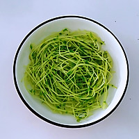 #花10分钟，做一道菜！#凉拌双色金针菇的做法图解4