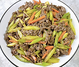 #年夜饭菜谱# 芦笋炒牛肉的做法