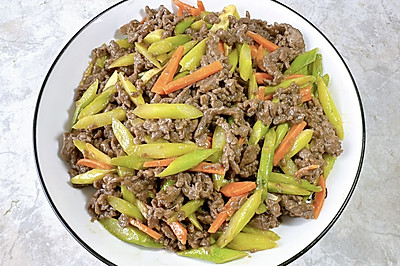 芦笋炒牛肉
