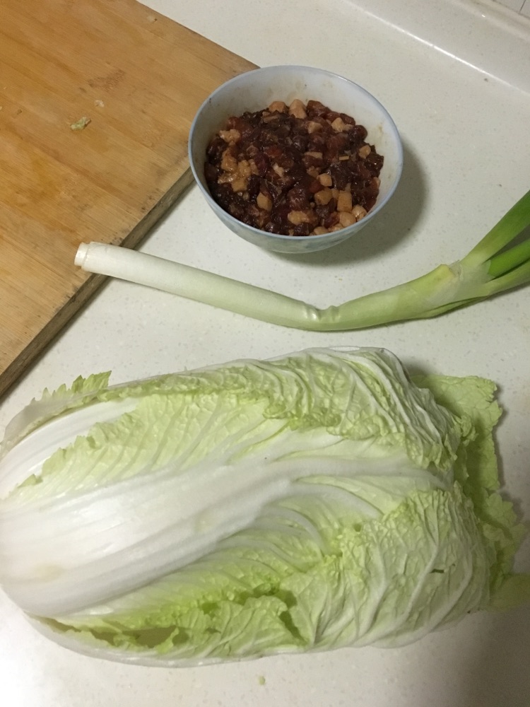 白菜猪肉饺子的做法图解1