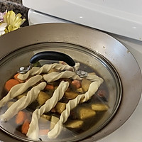 土豆胡萝卜香肠炖面一锅出的做法图解9