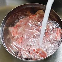莲藕黄豆茯苓猪骨汤秋天的第一碗靓汤的做法图解3