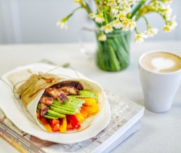 牛油果黑椒鸡扒口袋饼的做法