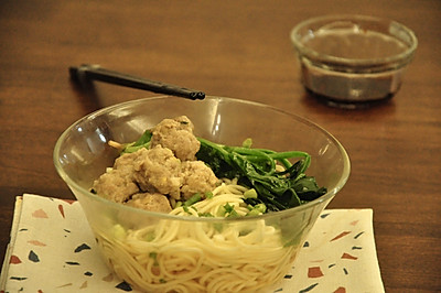 菠菜丸子面-简单的美味