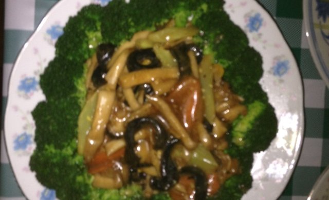 蚝油海参海鲜菇