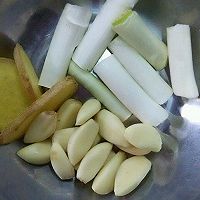 辣子肥肠的做法图解4