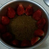 草莓慕斯蛋糕的做法图解1