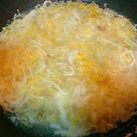 祖传秘方|肥而不腻暖心暖胃的经典东北家常菜——酸菜汆白肉的做法图解10
