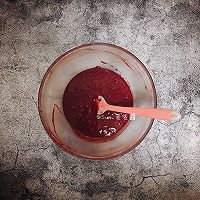 草莓红丝绒蛋糕卷的做法图解4