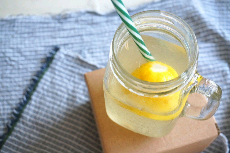 夏日清凉柠檬饮-献给微醺的你的做法