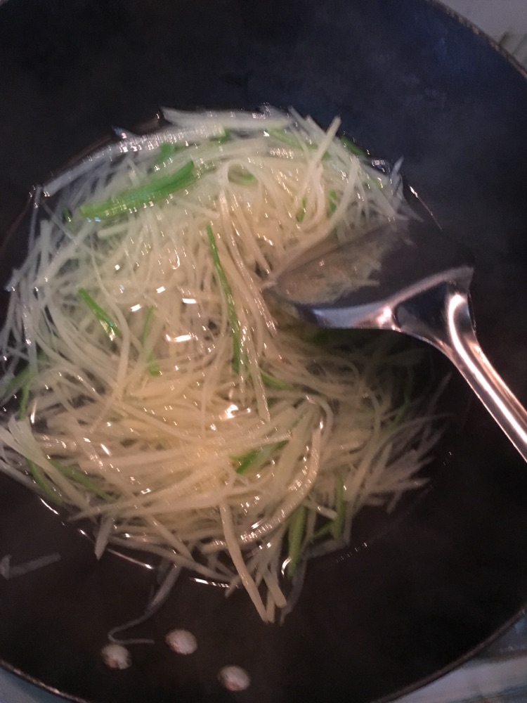 凉拌土豆丝的做法图解3