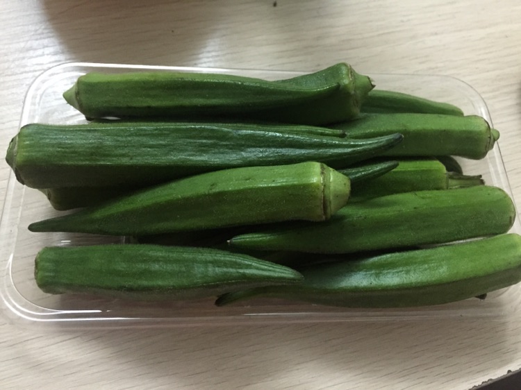 白灼秋葵的做法图解1
