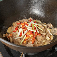 「辣椒炒肉」| 平平无奇的下饭神仙菜的做法图解6