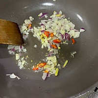 土豆炒腊肠的做法图解3