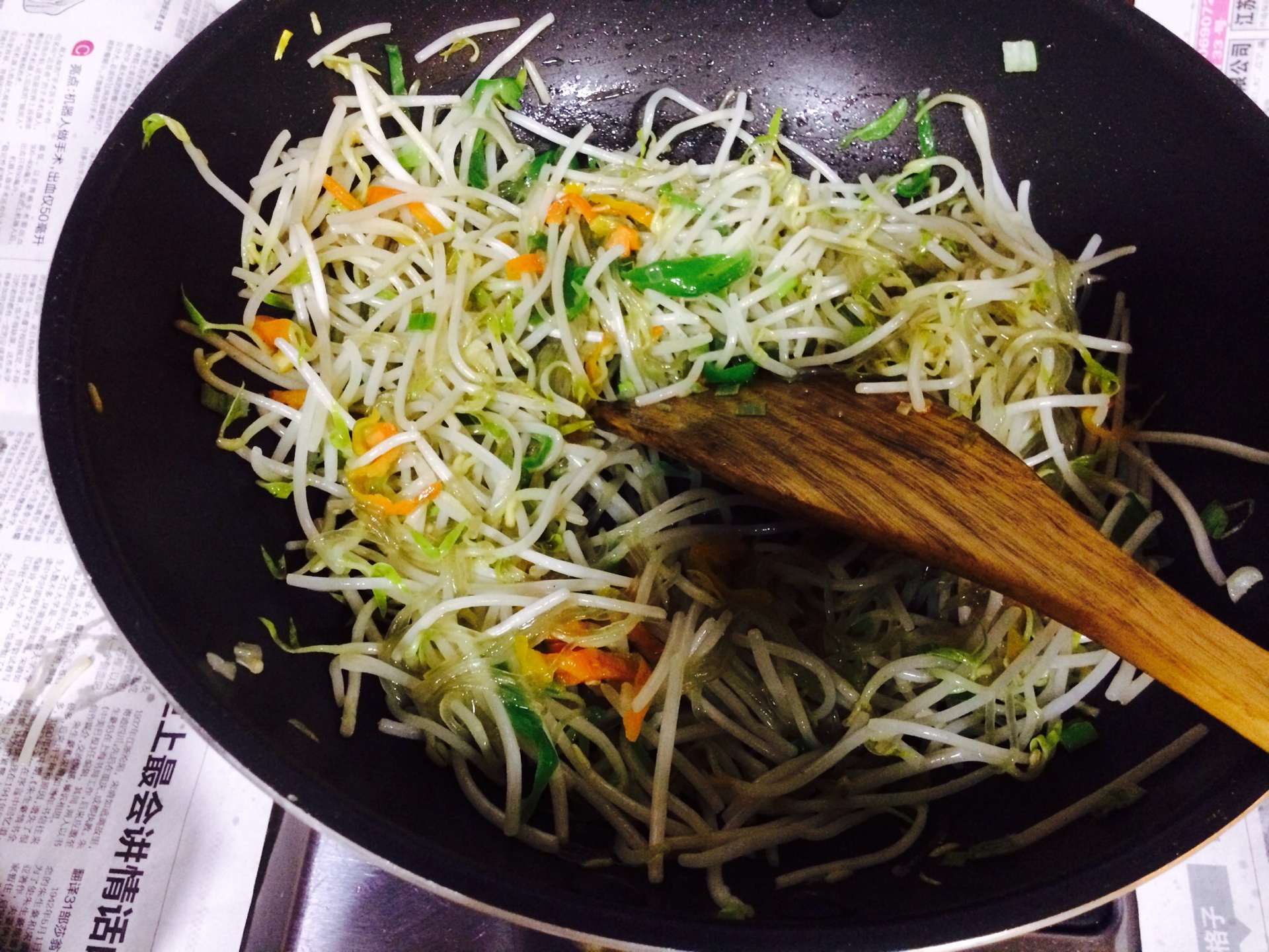 青椒炒豆芽菜,青椒炒豆芽菜的家常做法 - 美食杰青椒炒豆芽菜做法大全