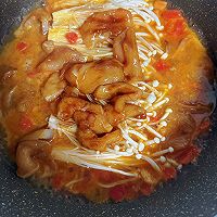 番茄金针菇肉片汤的做法图解2
