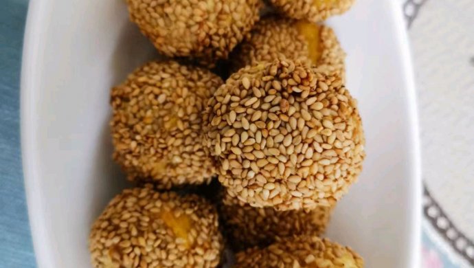 超简单的美味小零食—芝麻红薯球