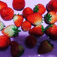 甜甜草莓果酱的做法图解1