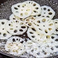 #味达美·名厨汁味正当夏#酸辣杂蔬藕片的做法图解3